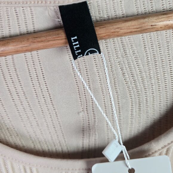 Lillusory Womens Tank Top M Beige Pleated Textured Stretch Soft Layering New - Picture 7 of 12